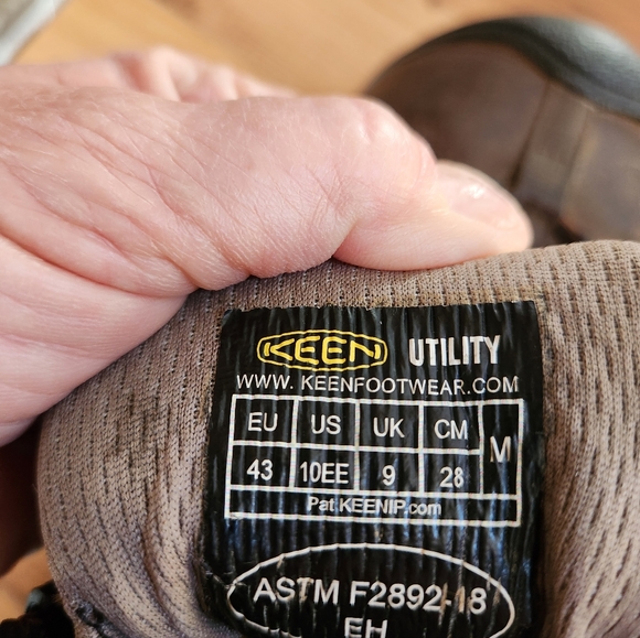 KEEN Men's Brown Hiking Boots - Picture 9 of 13